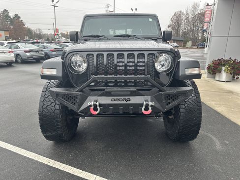 Used 2020 Jeep Gladiator Sport w/ Quick Order Package 24S image 3