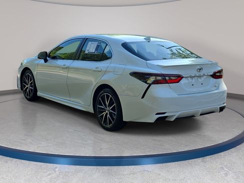 Used 2024 Toyota Camry SE image 7