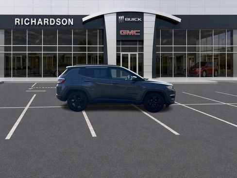 Used 2018 Jeep Compass Latitude w/ Popular Equipment Group FWD image 7