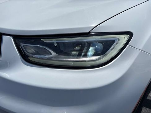 Used 2025 Chrysler Pacifica Select FWD image 9