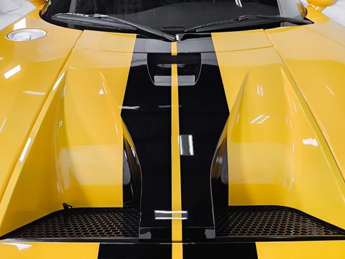 Used 2005 Ford GT RWD image 20