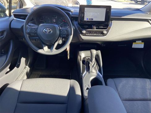 Used 2025 Toyota Corolla LE image 10