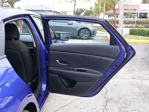 Used 2023 Hyundai Elantra SEL image 24