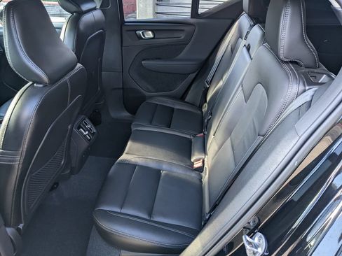 Certified 2023 Volvo XC40 B5 Core w/ Convenience Package AWD/4WD image 22