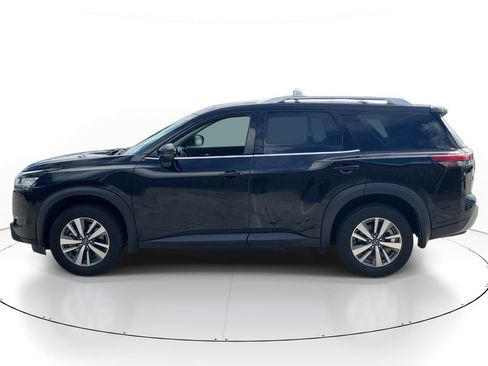 Used 2024 Nissan Pathfinder SL w/ Cargo Package FWD image 2