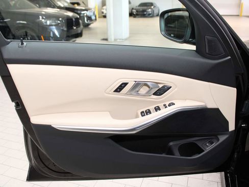 Used 2025 BMW 330i Sedan image 11