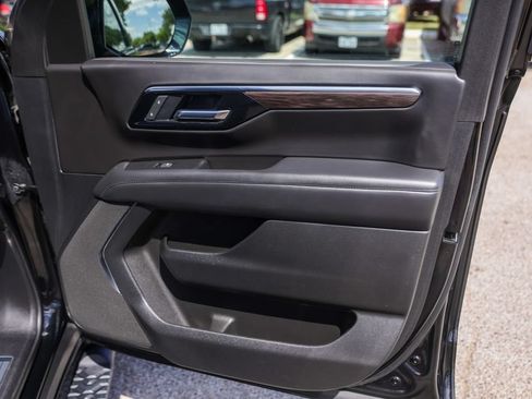 Used 2025 Chevrolet Tahoe Z71 AWD/4WD image 32