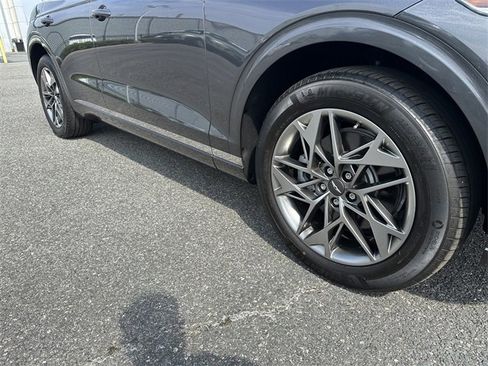 Used 2022 Genesis GV70 2.5T w/ Select Package image 11