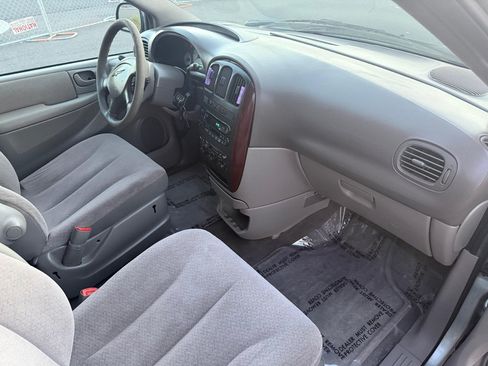 Used 2003 Chrysler Town & Country LX FWD image 11
