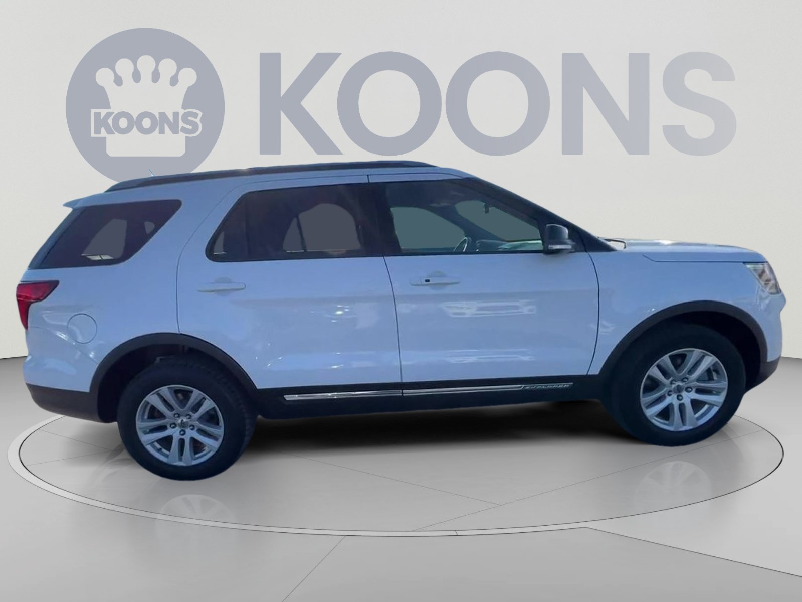 Used 2018 Ford Explorer XLT w/ Equipment Group 202A AWD/4WD image 12