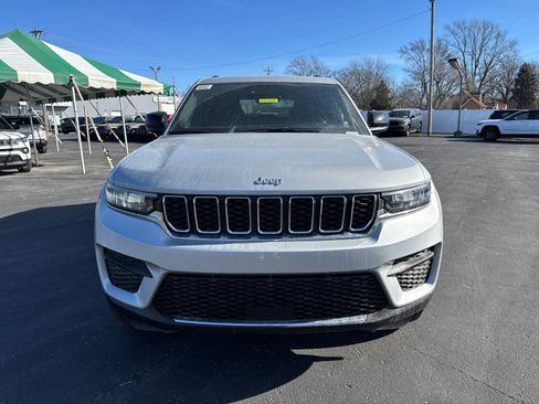 New 2025 Jeep Grand Cherokee Laredo AWD/4WD image 2