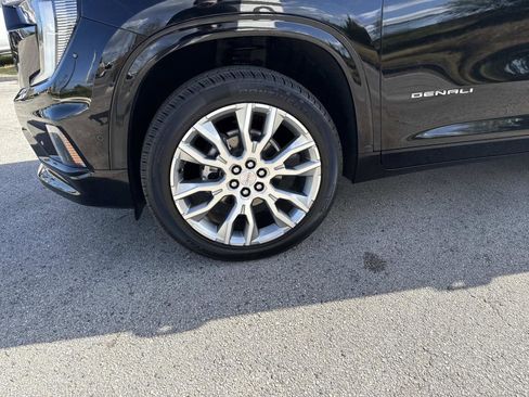 Used 2025 GMC Acadia Denali w/ Super Cruise Package image 9