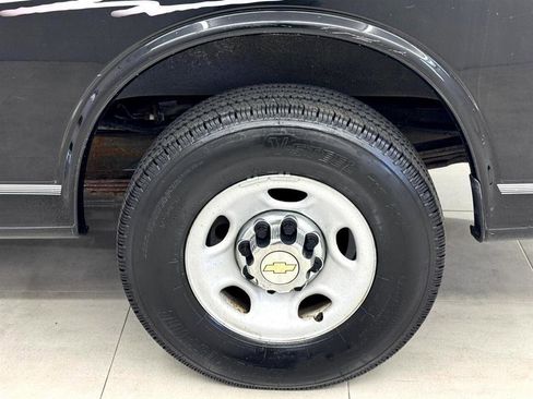 Used 2014 Chevrolet Express 2500 LT w/ LT Preferred Equipment Group RWD image 22