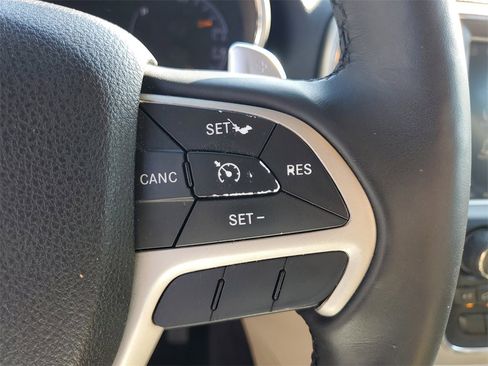 Used 2017 Jeep Grand Cherokee Laredo w/ Quick Order Package 2BE image 26