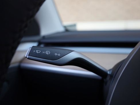 Used 2023 Tesla Model Y Long Range AWD/4WD image 34