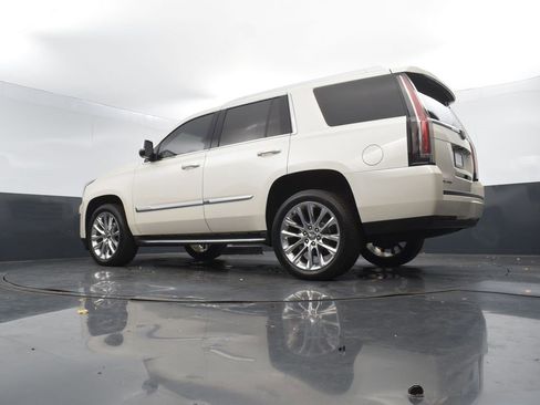 Used 2015 Cadillac Escalade Luxury image 51