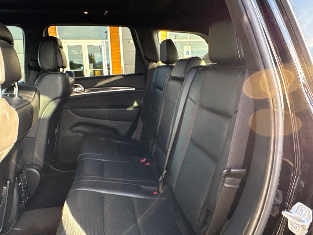 Used 2018 Jeep Grand Cherokee Overland AWD/4WD image 18