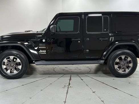 Used 2018 Jeep Wrangler Unlimited Sahara image 8