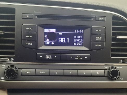 Used 2017 Hyundai Elantra SE FWD image 25