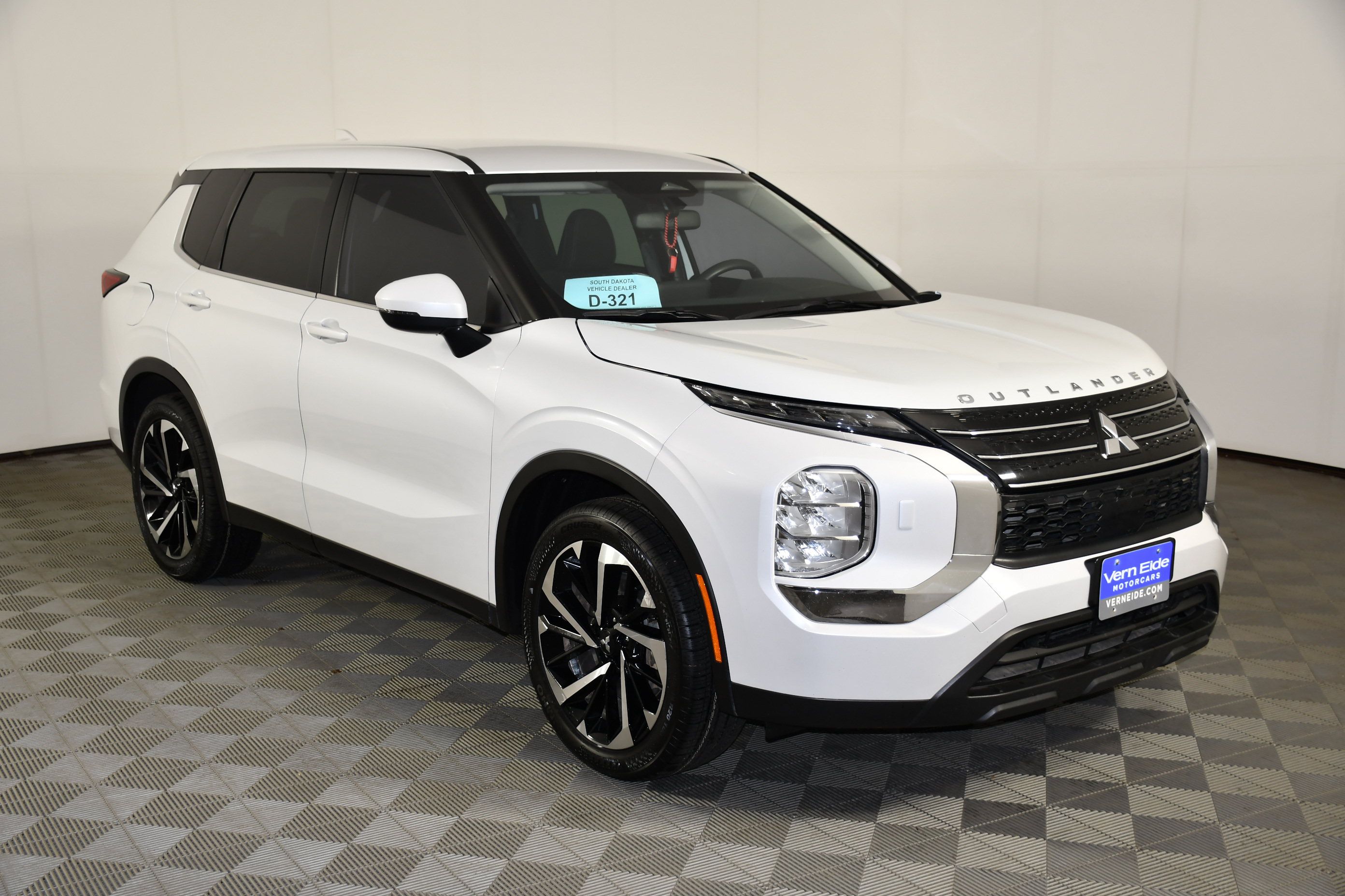 Used 2022 Mitsubishi Outlander ES AWD/4WD image 3