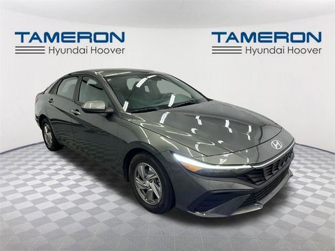 Used 2025 Hyundai Elantra SE image 7