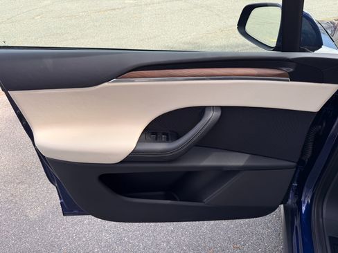 Used 2023 Tesla Model X image 19