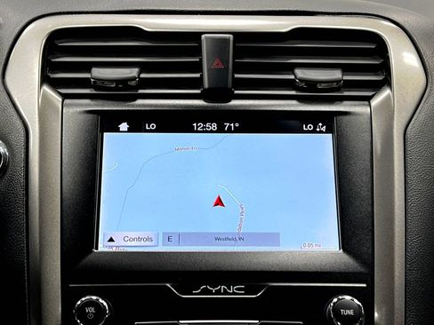Used 2019 Ford Fusion SE FWD image 11
