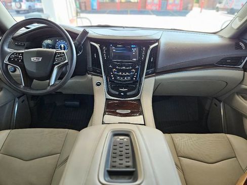 Used 2017 Cadillac Escalade Luxury image 15