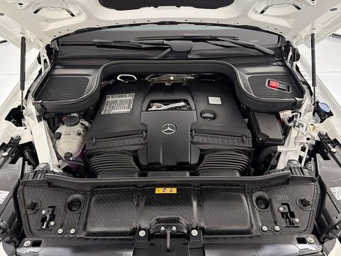 New 2026 Mercedes-Benz GLS 580 4MATIC image 11