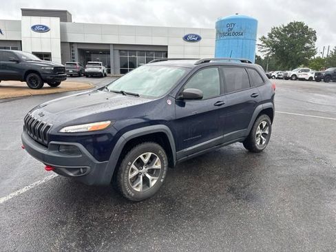 Used 2016 Jeep Cherokee Trailhawk w/ Comfort/Convenience Group AWD/4WD image 4