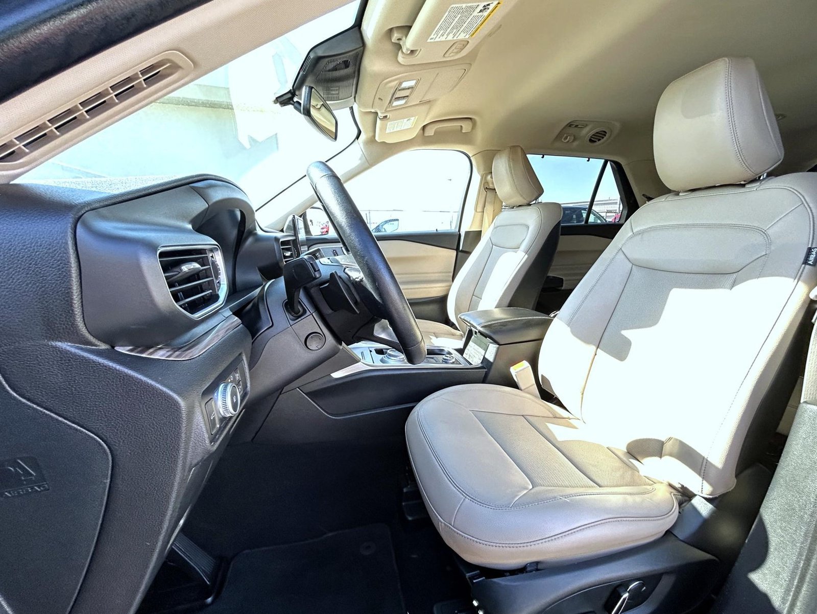 Used 2020 Ford Explorer Limited w/ Class III Trailer Tow Package AWD/4WD image 10