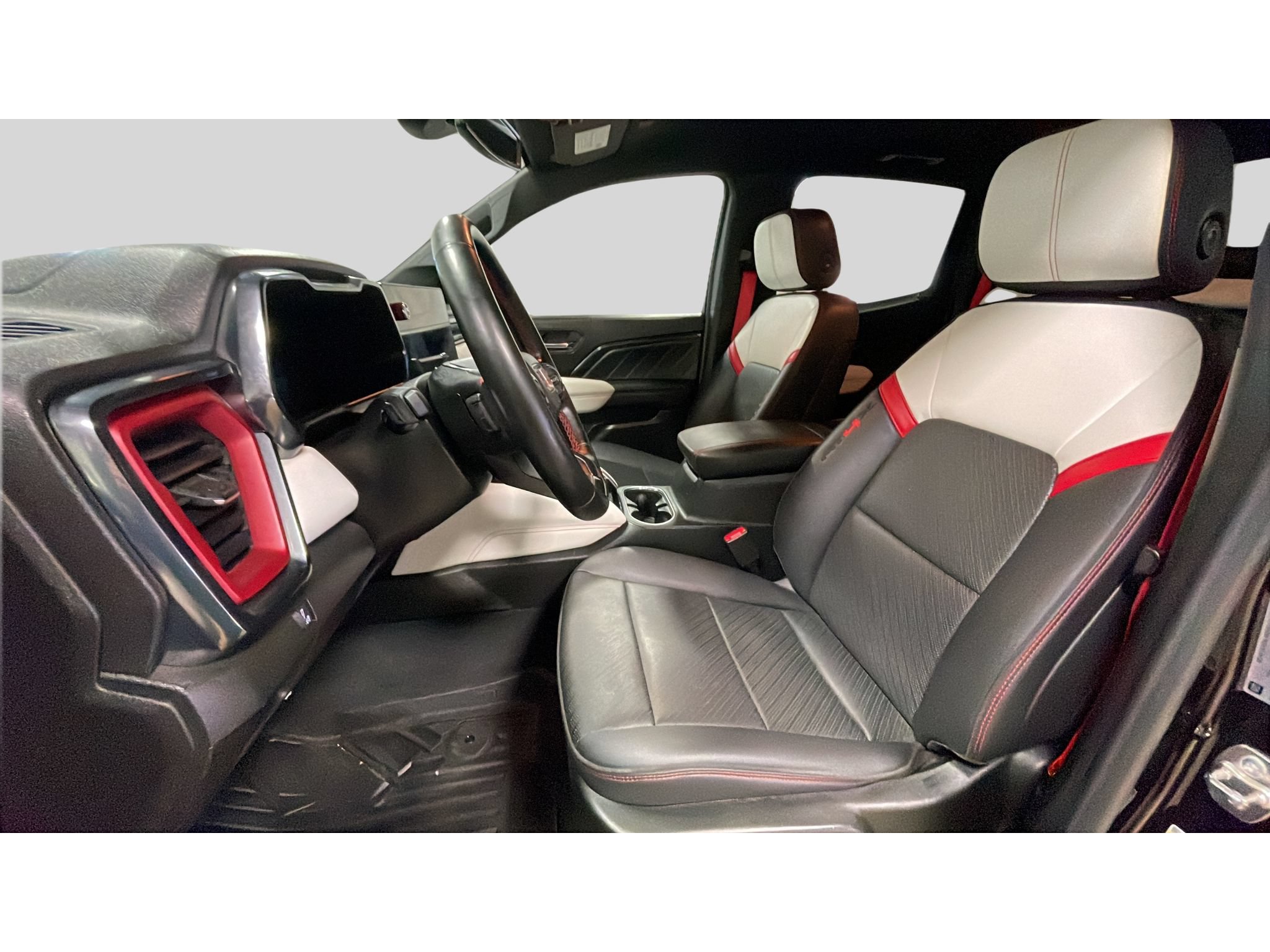 Used 2024 GMC Canyon AT4X AWD/4WD image 11