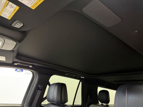 Used 2025 Lincoln Navigator L Reserve w/ Jet Appearance Package image 5