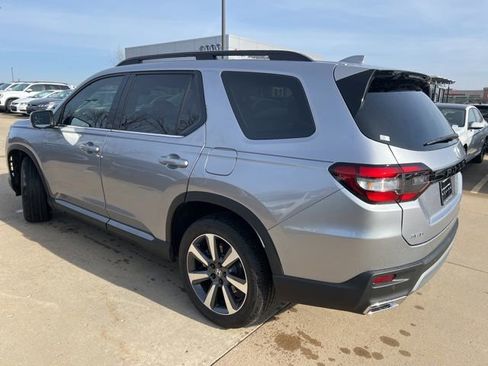 Used 2025 Honda Pilot Elite image 4