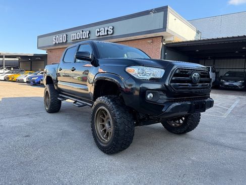 Used 2018 Toyota Tacoma SR AWD/4WD image 2