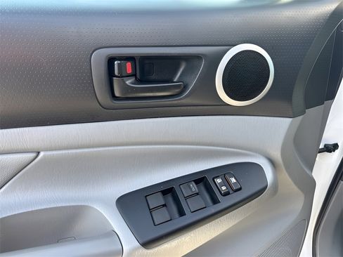 Used 2015 Toyota Tacoma 4x4 Double Cab image 23