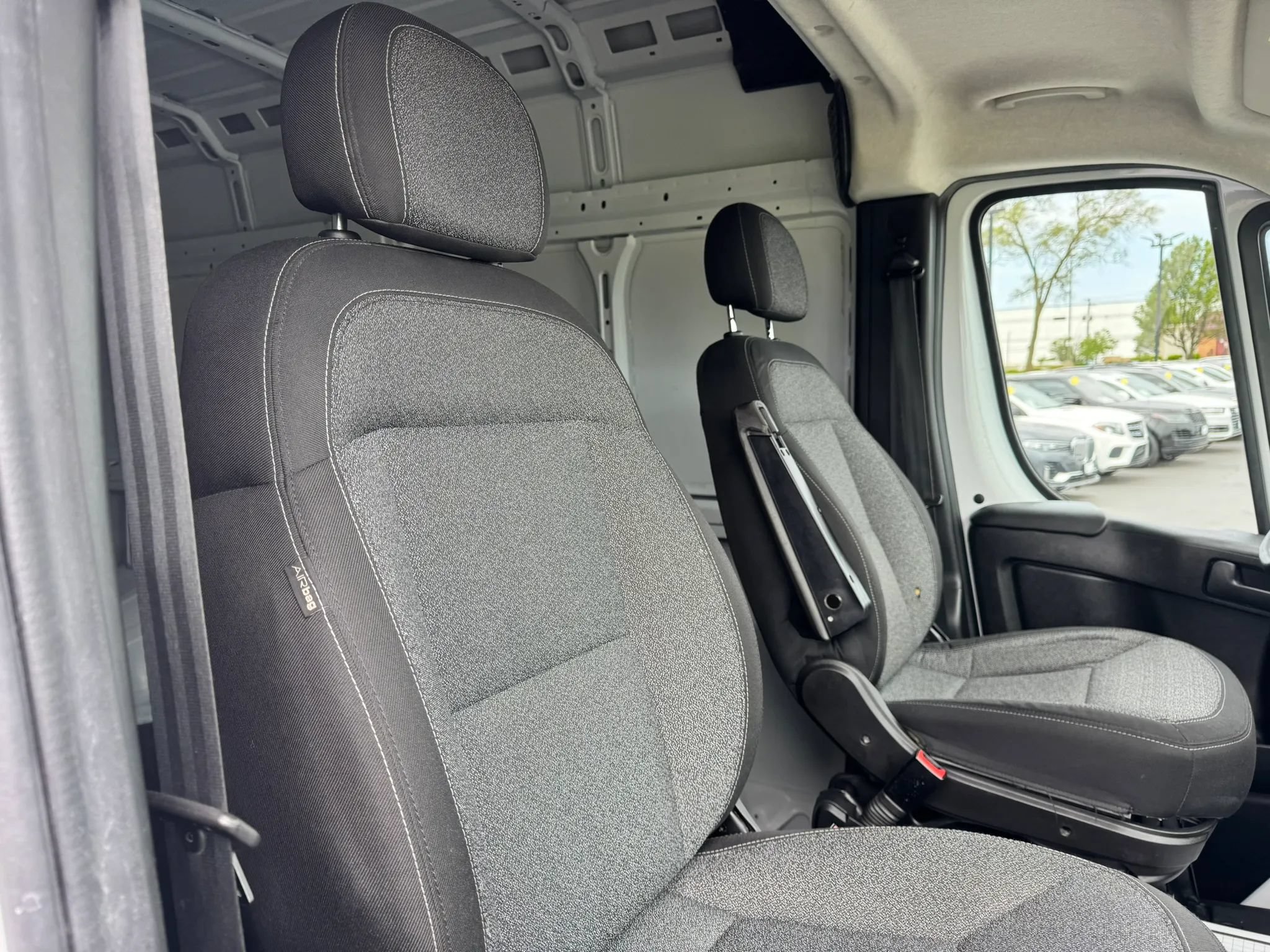 Used 2024 RAM ProMaster 2500 w/ Convenience Group FWD image 12