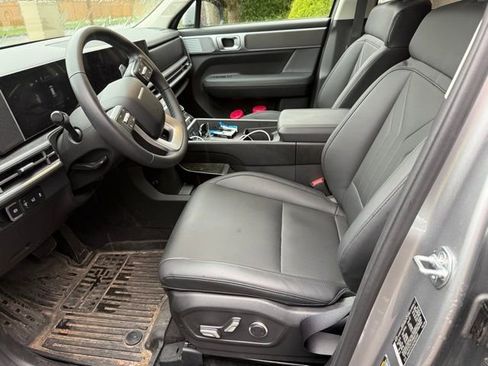 Used 2025 Hyundai Santa Fe SEL image 2