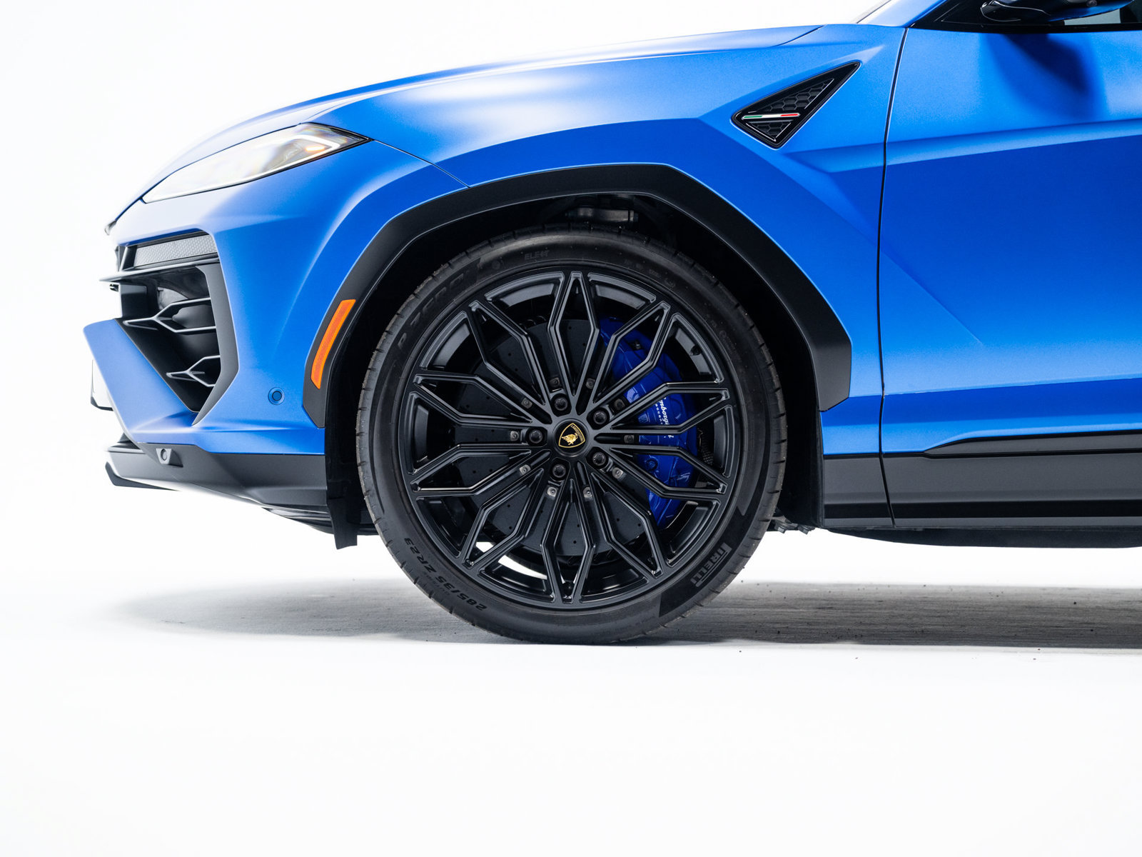 Used 2025 Lamborghini Urus SE AWD/4WD image 8
