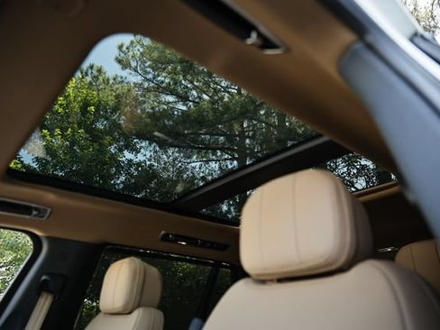 New 2026 Land Rover Range Rover Long Wheelbase SE AWD/4WD image 26