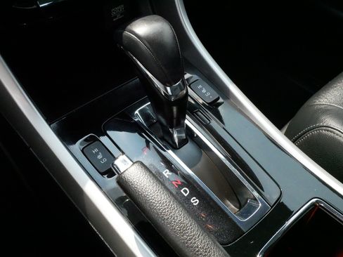Certified 2017 Honda Accord EX-L image 24