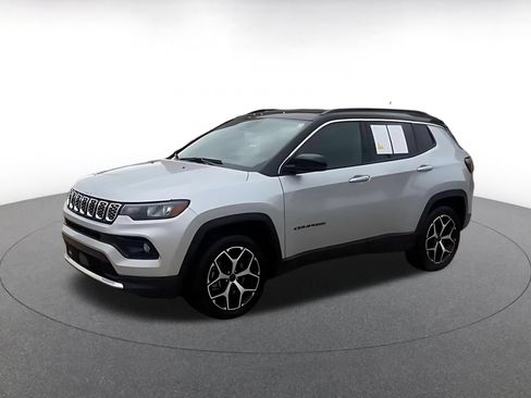 Used 2025 Jeep Compass Limited AWD/4WD image 8