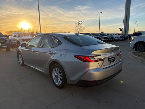 Used 2025 Toyota Camry LE FWD image 3