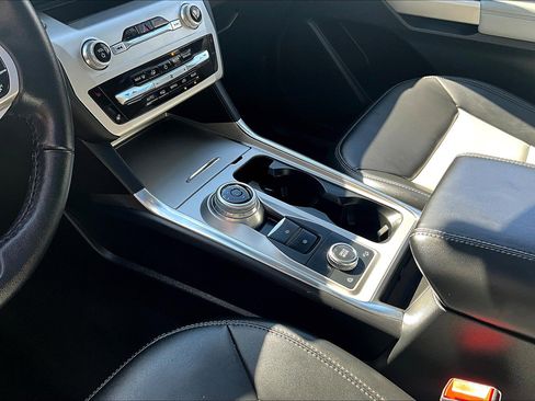 Used 2022 Ford Explorer XLT w/ Equipment Group 202A image 14