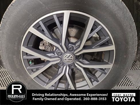 Used 2021 Volkswagen Tiguan S image 11