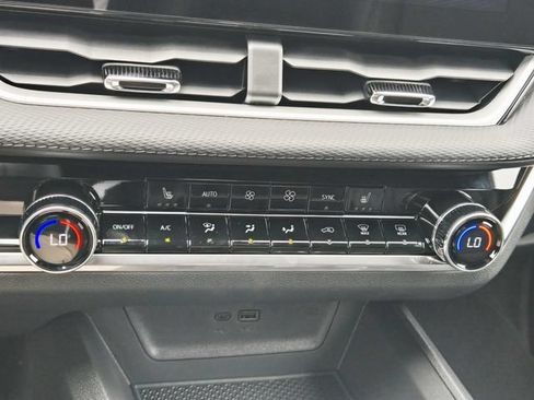New 2026 Chevrolet Equinox LT w/ Convenience Package II AWD/4WD image 20