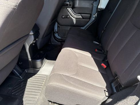 Used 2015 Jeep Wrangler Unlimited Sport w/ Connectivity Group AWD/4WD image 9