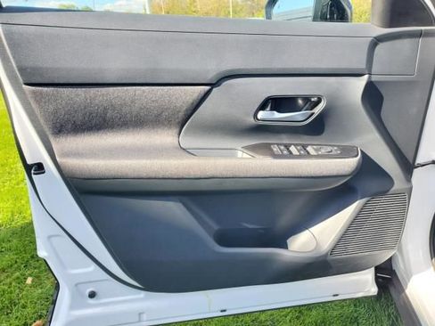 New 2026 Nissan Kicks SV image 18