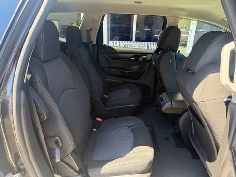 Used 2017 Chevrolet Traverse LT AWD/4WD image 14