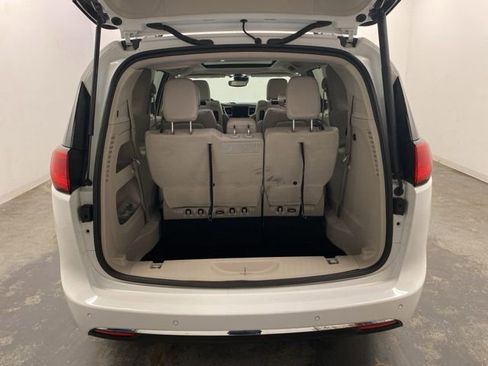 Used 2018 Chrysler Pacifica Touring-L Plus w/ Advanced Safetytec Group image 28